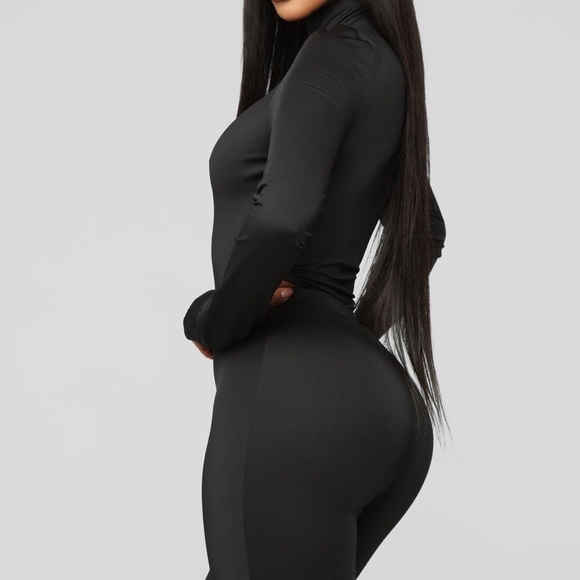 Black set - Picture 1 of 7